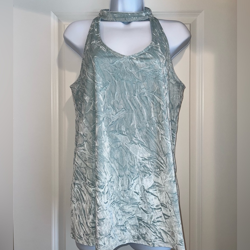 Beautiful turquoise women’s top with tag.